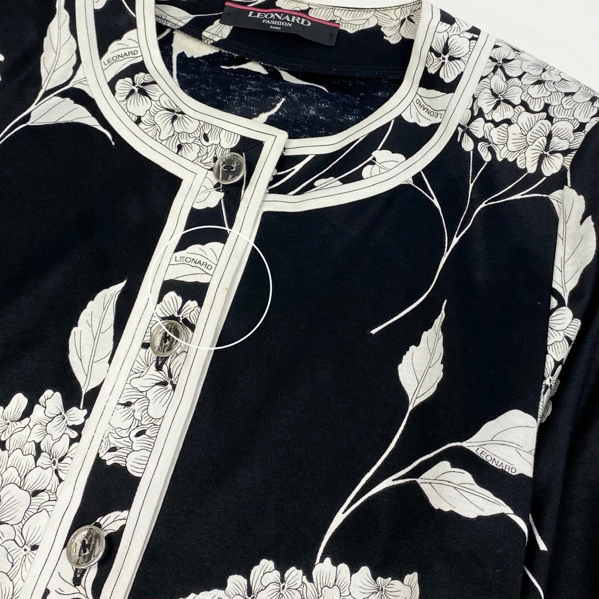 9f5 LEONARD FASHION レオナール ノーカラージャケット 薄手 花柄プリント クリアボタン サイズM ブラック ホワイト コットン100％ レディース 女性服u02t