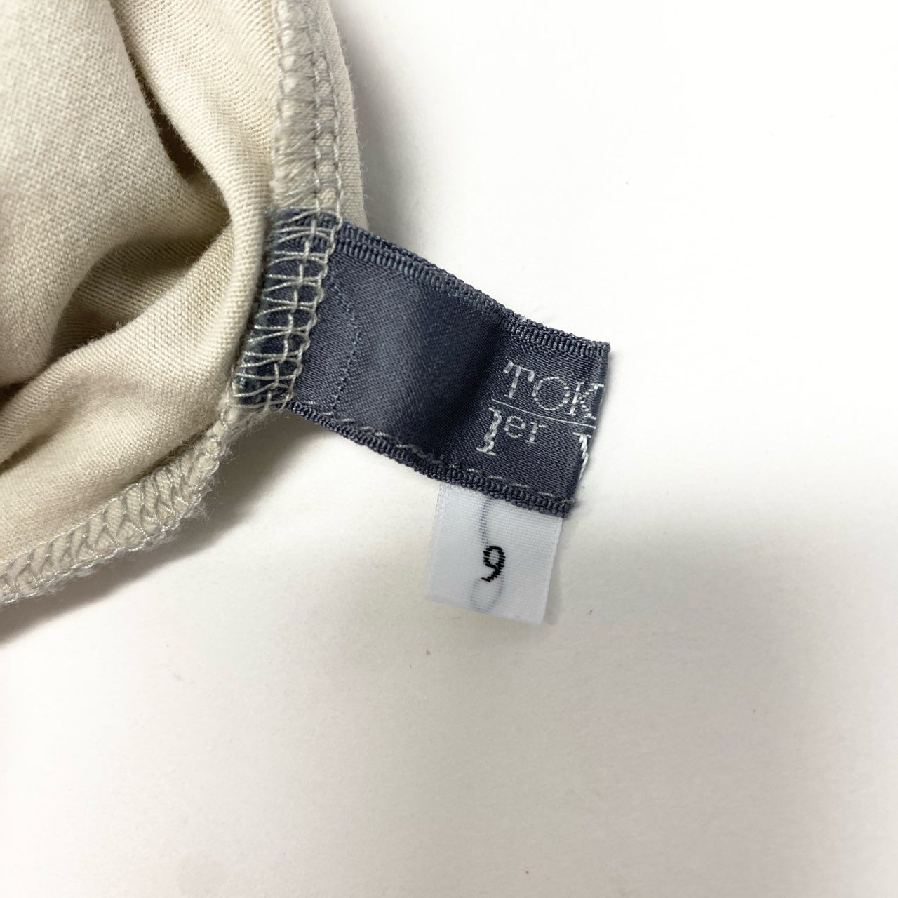 61c9 TOKUKO 1er VOL トクコプルミエヴォル チュニックワンピース 半袖 裾レース スパンコール装飾 伸縮ストレッチ レディース 女性服 サイズ9 ライトベージュu02t