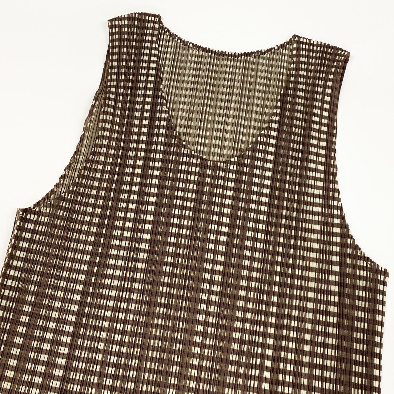 14j3 《美品》 PLEATS PLEASE ISSEY MIYAKE プリーツプリーズイッセイミヤケ 日本製 チェック柄 ノースリーブプリーツカットソー トップス PP61-JK900 F フリーサイズ ブラウン系 レディースo07t