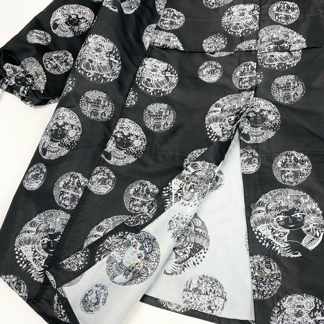 82k28《美品》 TOKUKO 1er VOL トクコプルミエヴォル 薄手コート スプリングコート ロング丈 総柄プリント 9号 ブラック系 ポリエステル レディースu02t