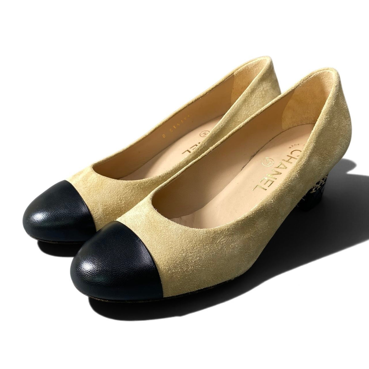 h10 【美品】CHANEL マトラッセ チェーントリム パンプス 36 1/2Cサイズ ベージュ ブラック スウェード レディース 女性用k02i
