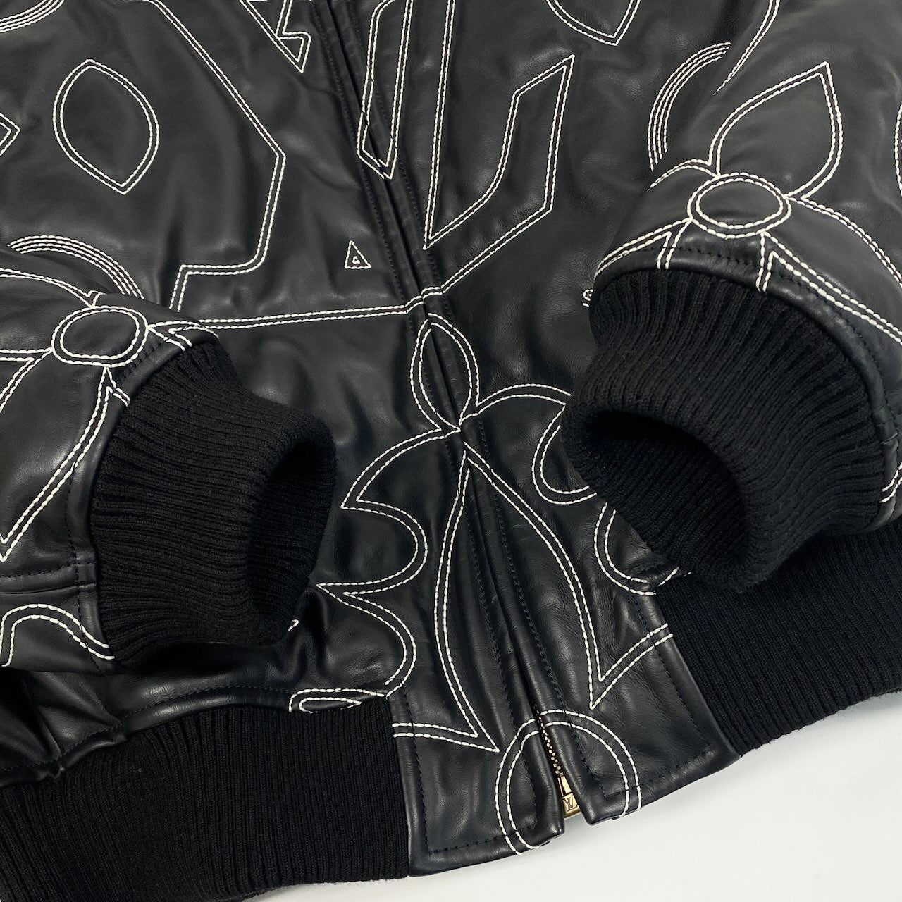 d2 《美品》 LOUIS VUITTON ルイヴィトン エンブロイダリー レザーボンバージャケット Embroidered Leather Bomber Jacket サイズ52 ブラック 牛革 超希少t18r