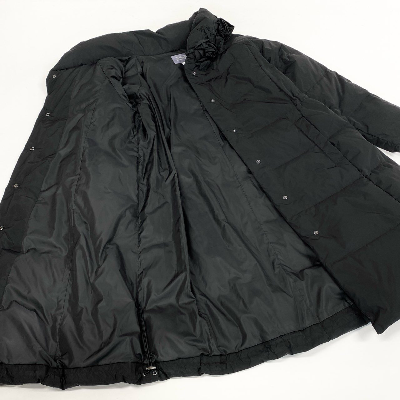 82k28 TOKUKO 1er VOL トクコプルミエヴォル ダウンコート ロングコート 装飾襟 Aライン アウター 9 ブラック レディースu02t