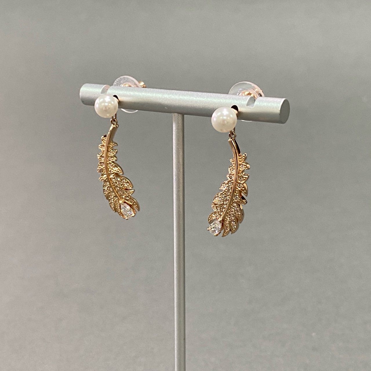 f4 《2点セット》 SWAROVSKI スワロフスキー リーフモチーフ ネックレス ピアス ピンクゴールド パールビーズ ラインストーン 箱付き アクセサリー ジュエリー