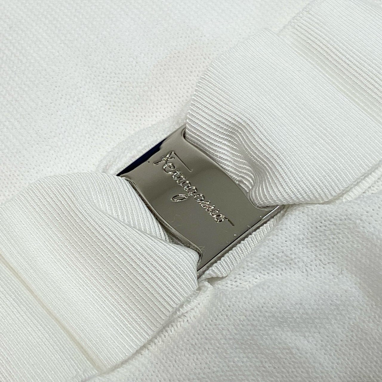 Ec2 《美品》 Salvatore Ferragamo サルヴァトーレフェラガモ ヴァラリボン ハイゲージ ニット セーター トップス L ホワイト レディースu02t