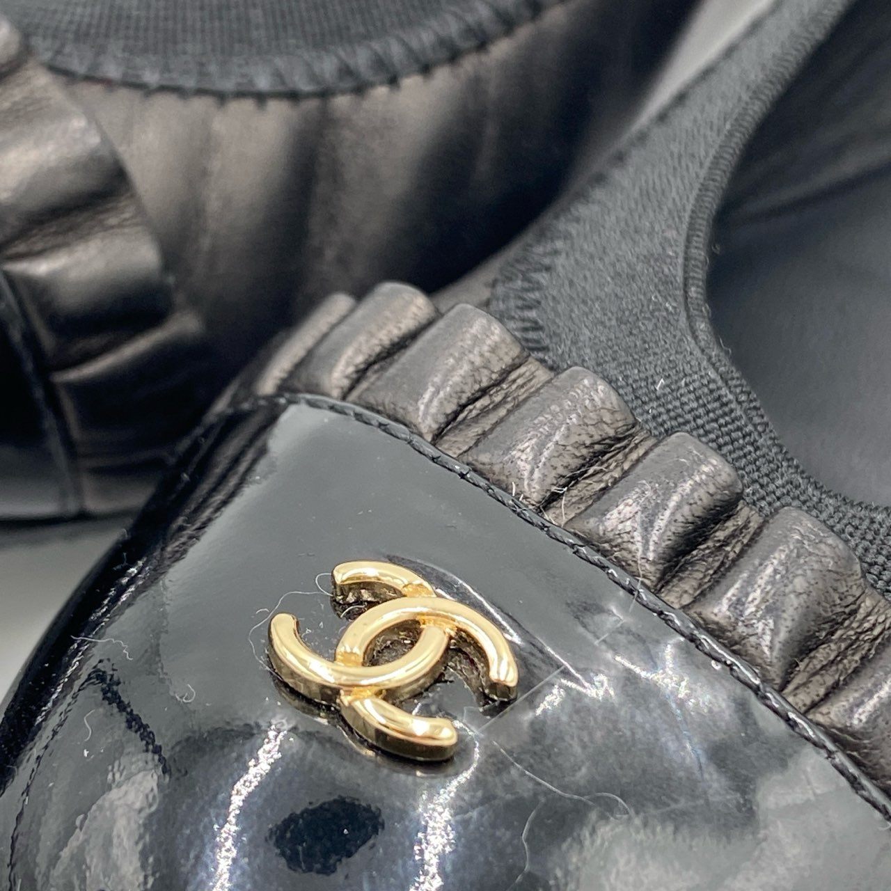5h29《美品》 CHANEL シャネル ココマーク フリルレザー バレエシューズ G26480 37 ブラック ラムレザー フラットパンプス バレリーナ 箱 保存袋付属t18r