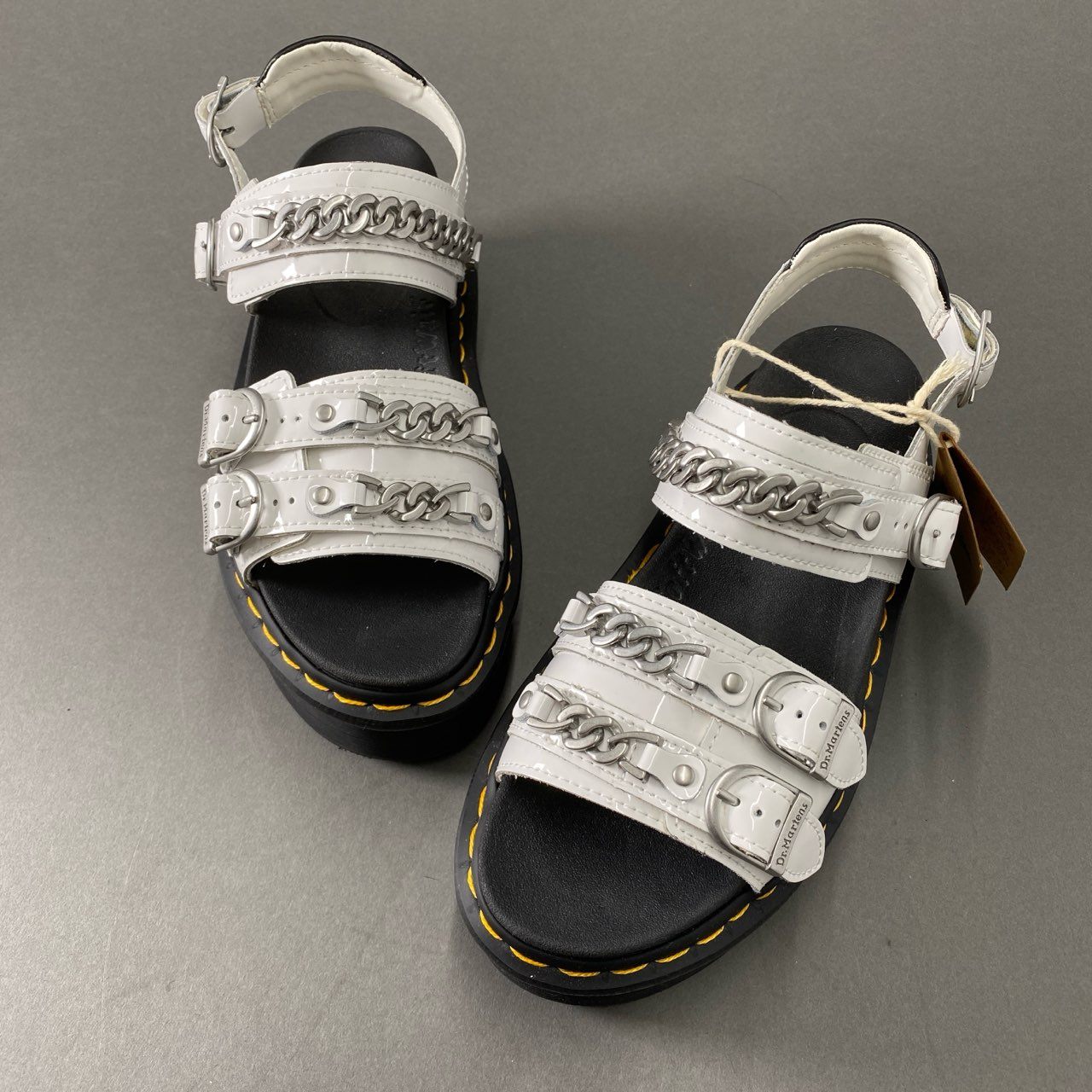 2f17 《極美品》 Dr Martens ドクターマーチン Voss 2 Quad Chain Sandal クアッドチェーンサンダル 37 ホワイト ブラック 厚底 シューズ