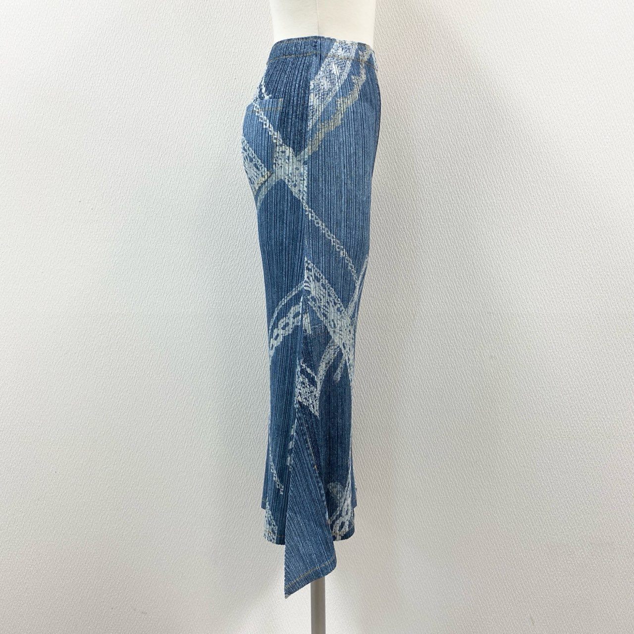 60b9 【美品】PLEATS PLEASE プリーツプリーズ デニム転写 プリーツスカート ロングフレアスカート  PP61-JG605 2サイズ ブルー系 ポリエステル100％ レディース 女性用k02i