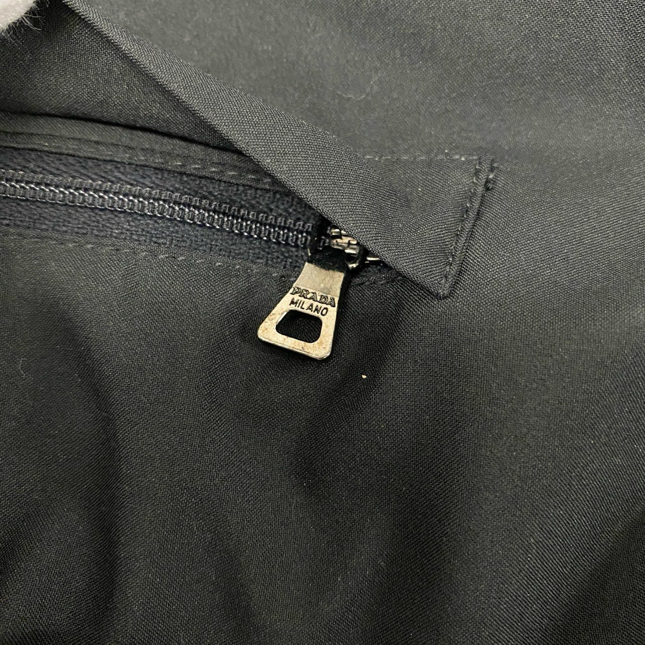 53j28《美品》 PRADA SPORT プラダ スポーツ 00s 袖ロゴ フルジップ ナイロンジャケット SGV84B 48 ブラック フード付 Y2K Vintage ヴィンテージt18r