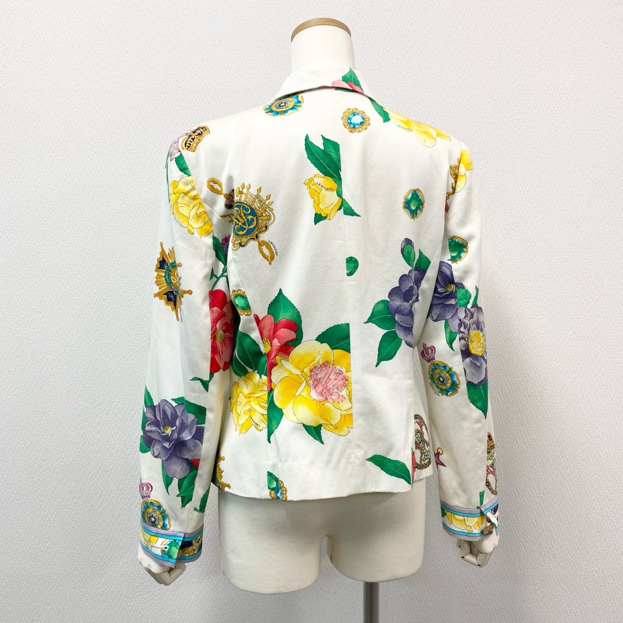 59k1 LEONARD FASHION レオナール ファッション 花柄プリント 金ボタン テーラードジャケット ブレザー 日本製 11AR Lサイズ相当 ホワイト コットン レディースo07t