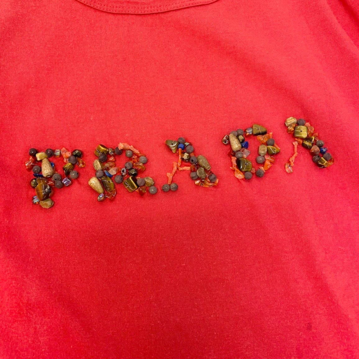 12d27 PRADA プラダ フロントロゴ カットソー  クルーネック 半袖Tシャツ ビーズロゴ レッド コットン100％ メンズ 紳士服u02t