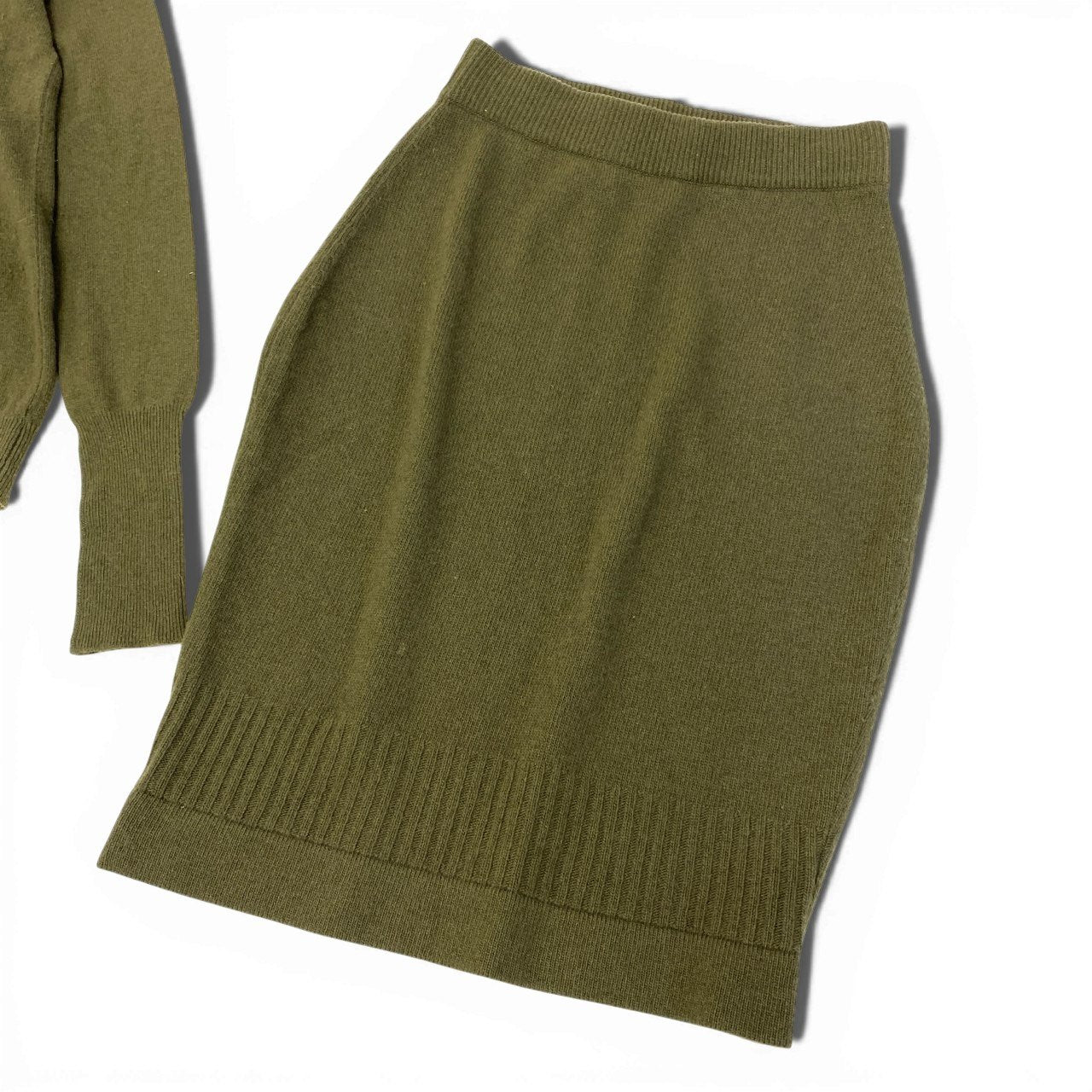 15a16 CHANEL シャネル ピュアカシミヤ 100％ セットアップニット 金ボタン サイズM カーキ Cashmere Knit Set Up ココマークt18r