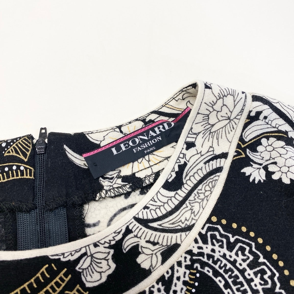 54g11 LEONARD FASHION レオナール ロングスリーブ カットソー 美しい花柄プリント ペイズリー柄 サイズM ブラック ウール シルク レディースu02t