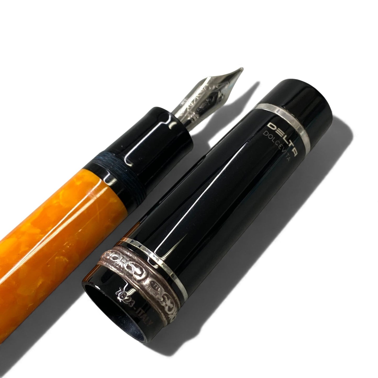 l14 DELTA デルタ dolce vita ドルチェビータ ペン先 18Kt 750 万年筆 オレンジ ブラック B 太字 予備インク有 箱付きt18r