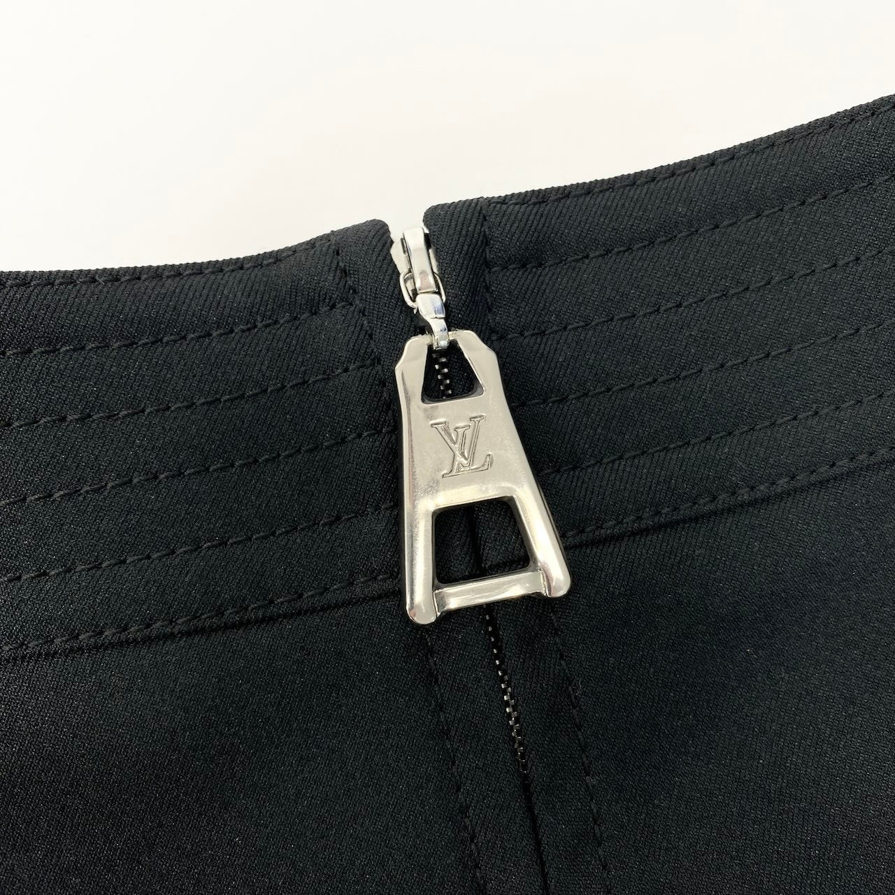 Ic30 《美品》 LOUIS VUITTON ルイヴィトン シルバーラージジップ ショートスカート Silver Large Zip Short Skirt サイズ34 ブラックt18r