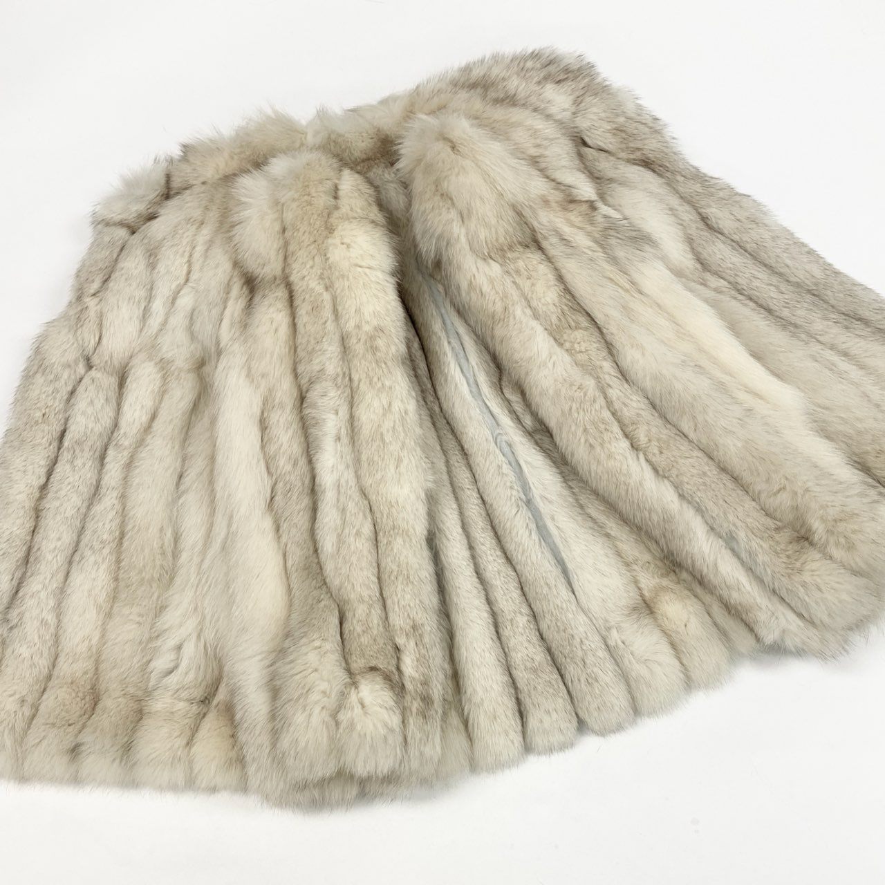 86L5 ブルーフォックス ファーコート サイズF ホワイト 本毛皮 FOX FUR COAT ポケット有 毛質◎ 毛並み◎t18r