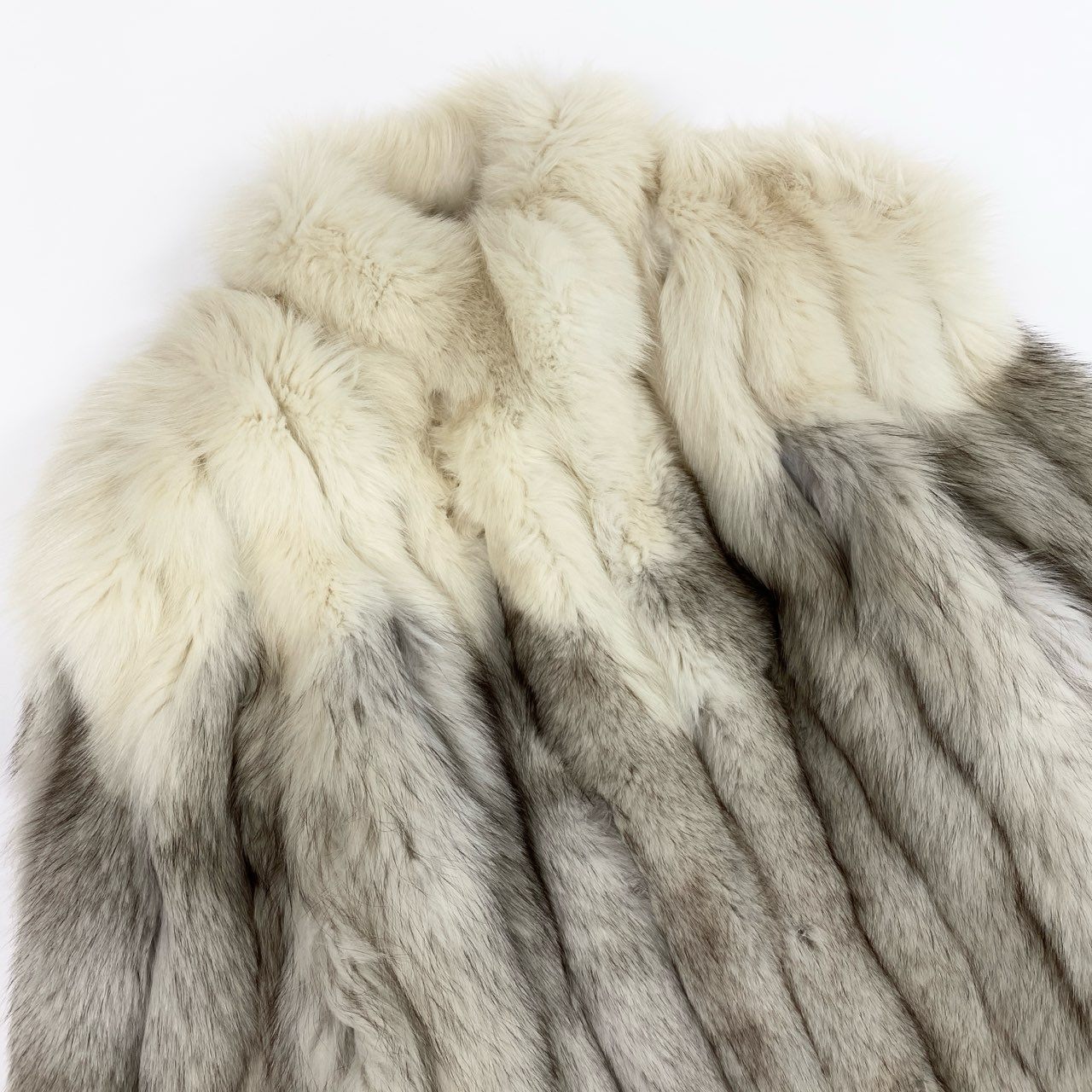 54L4 JINDO SAGA FOX サガフォックス 銀サガ ブルーフォックス セミロングコート サイズL ホワイト 最高級本毛皮 FOX FUR リアルファーt18r