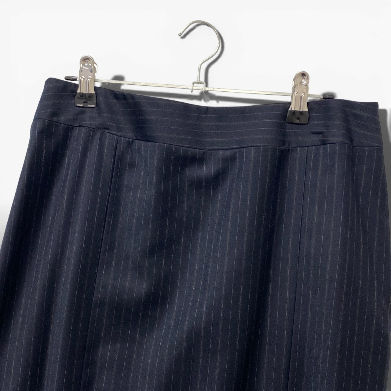 85b10 【美品】Salvatore Ferragamo サルヴァトーレフェラガモ スカートスーツセットアップ ジャケット スカート ストライプ 40サイズ ネイビー ウール100％ レディース 女性用u02t