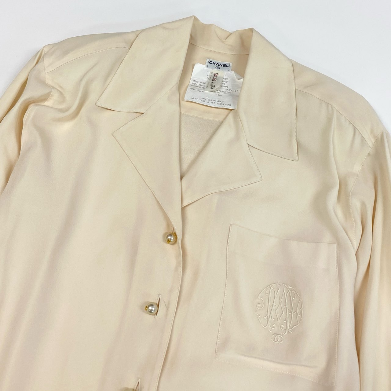 10a13 CHANEL シャネル ロングスリーブシャツ オープンカラー シルクブラウス  ココマーク パールボタン レディース 女性用 アイボリー シルク100％ Vintage shirt with pearl Coco mark buttonst18r