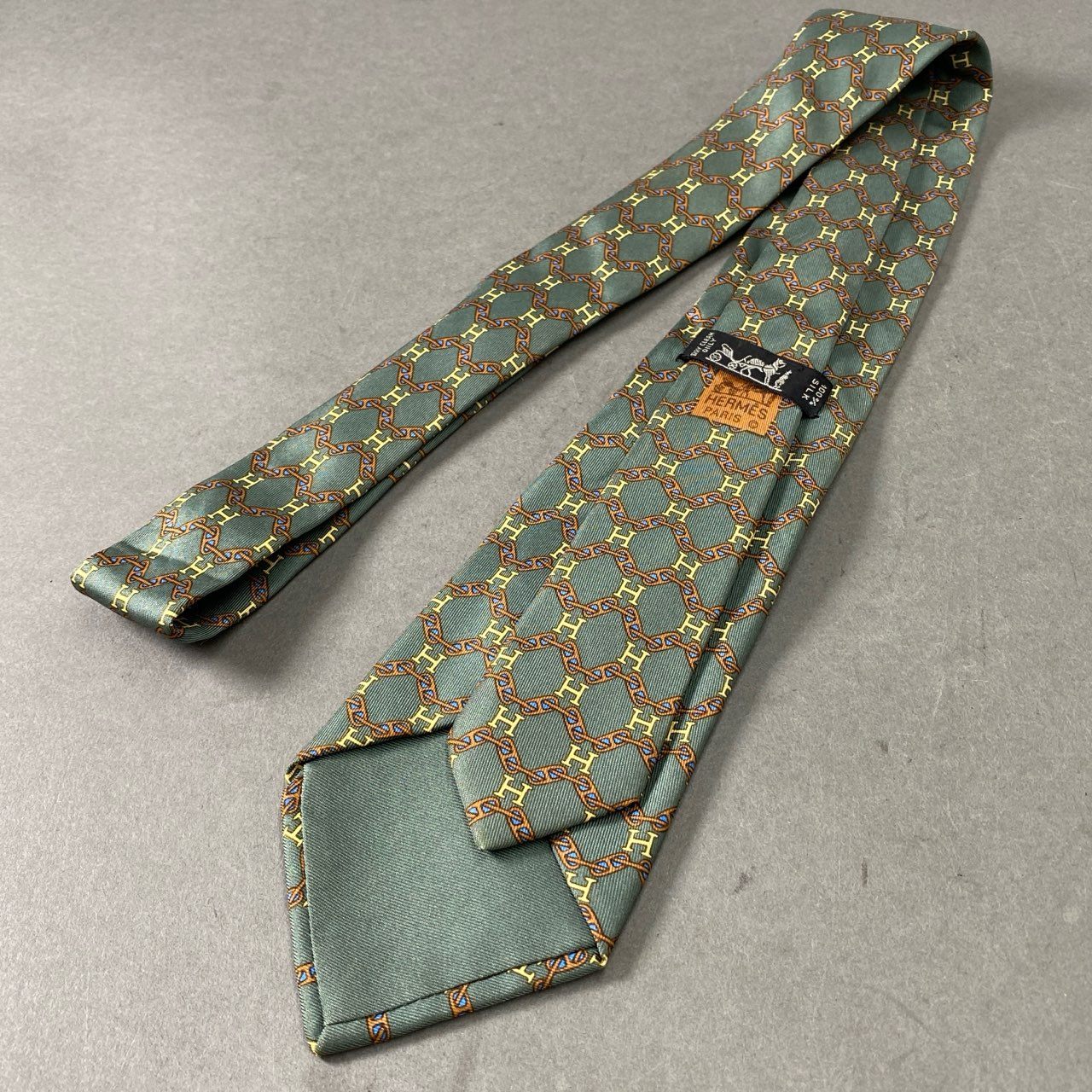 3f12 【美品】 HERMES エルメス カーキ シルク100％ Hロゴ × シェーヌダンクル ネクタイ メンズ 紳士