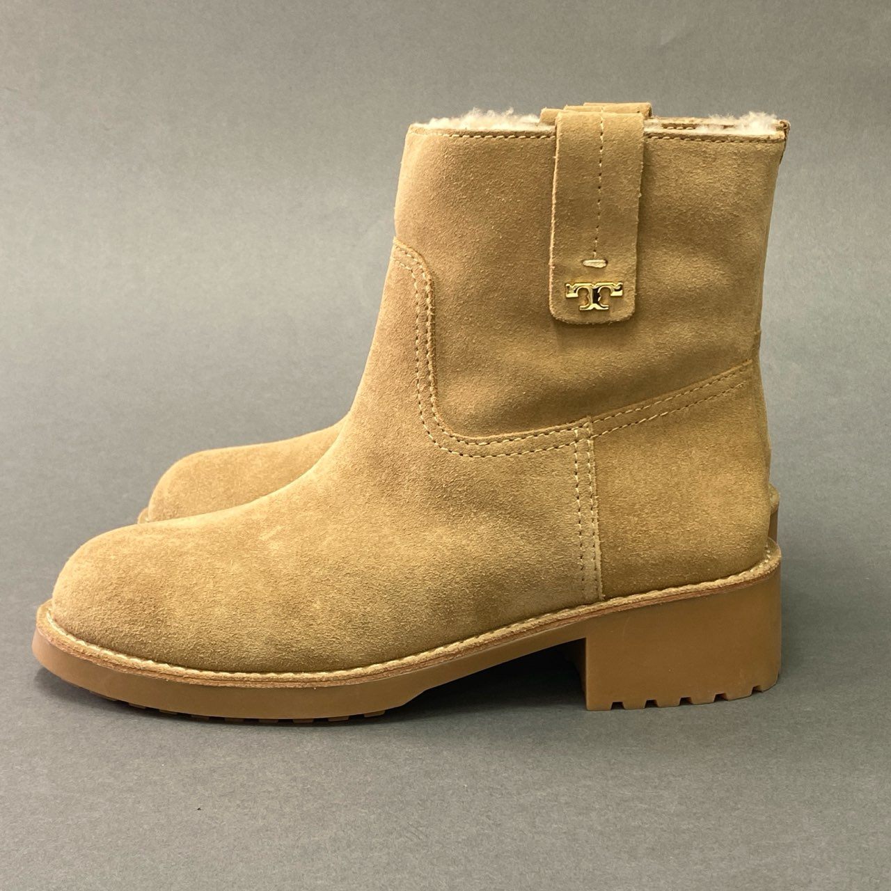 a6 《極美品》 TORY BURCH トリーバーチ WAYLAND SHORT BOOT ムートン ショートブーツ 31158556 7 ベージュ スエードレザー シューズ 靴 箱付き