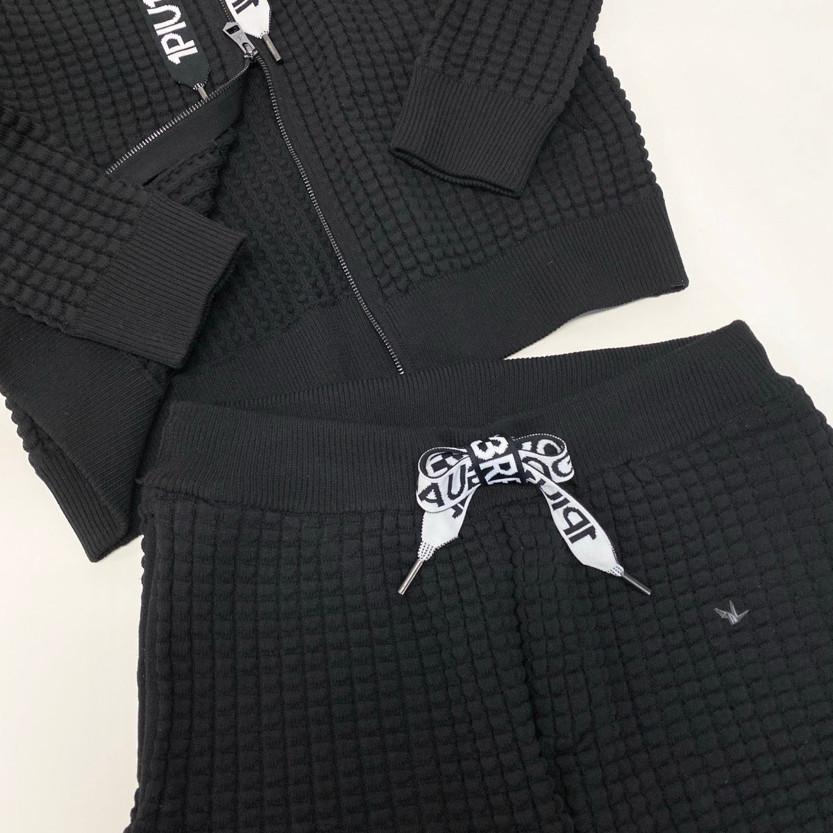 42g8 1PIU1UGUALE3 RELAX ウノピゥウノウグァーレトレ リラックス スピンドルロゴワッフルパーカー&ハーフパンツ セットアップ サイズL ブラック メンズu02t
