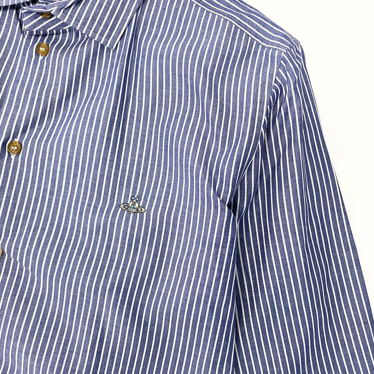 31e7 【美品】  VivienneWestWood MAN ヴィヴィアンウエストウッドマン ロゴ刺繍 ストライプシャツ ロングスリーブシャツ  サイズ50 ブルー ホワイト コットン100％ メンズ 紳士服u02t