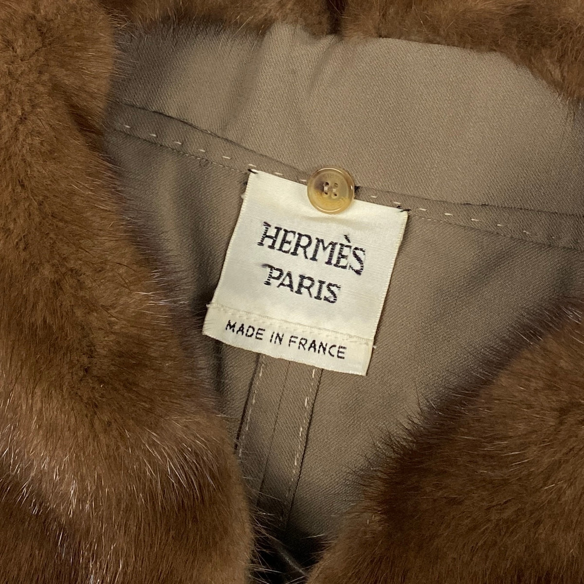 59i15 HERMES エルメス ミンク襟 レザートリミング ベルテッドコート トレンチコート 38 カーキ系 レディースu02t