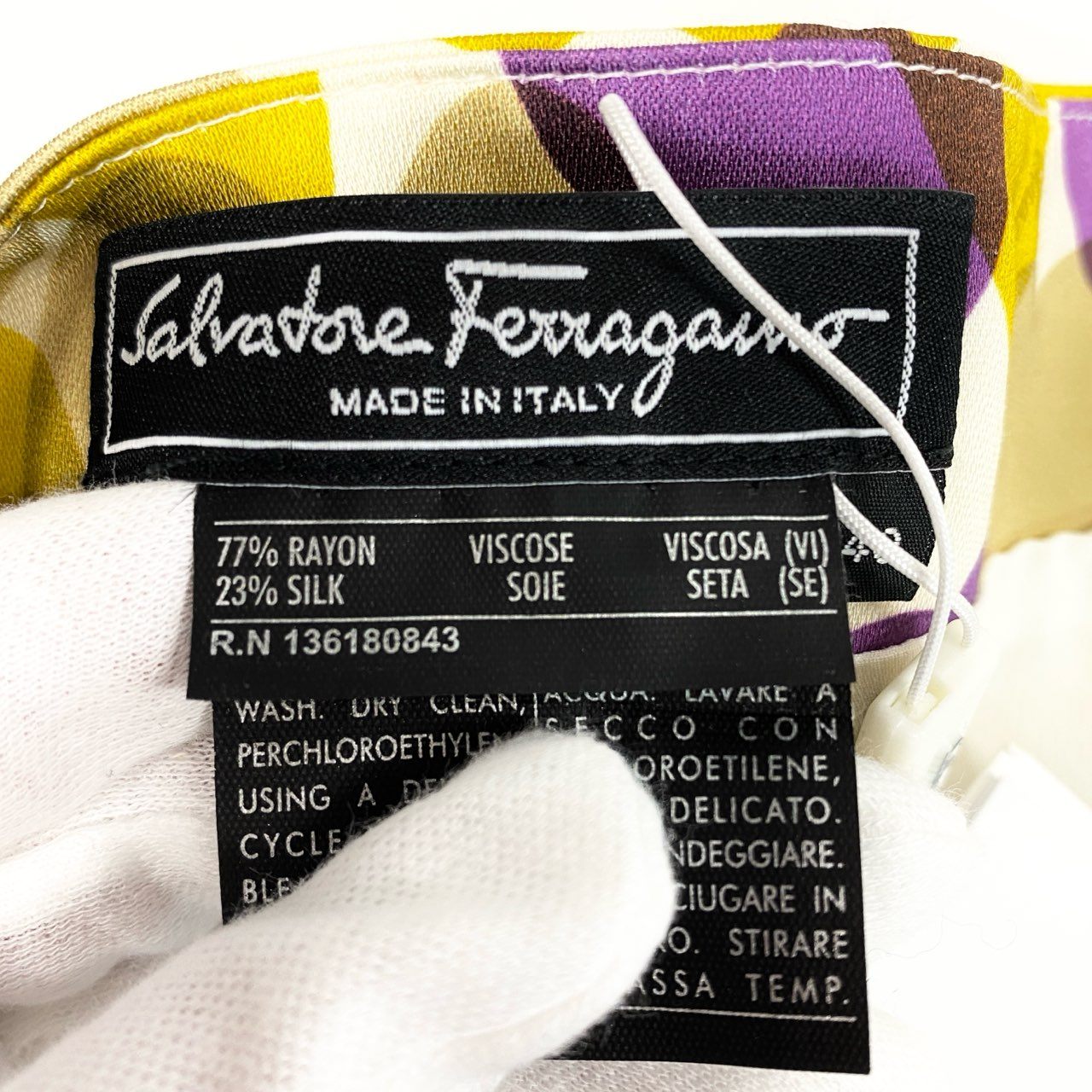 70b16 【未使用タグ付】 Salvatore Ferragamo サルヴァトーレフェラガモ ハート柄 フレアスカート 膝丈スカート 総柄プリント シルク混 レディース 女性用 サイズ40 マルチカラーu02t