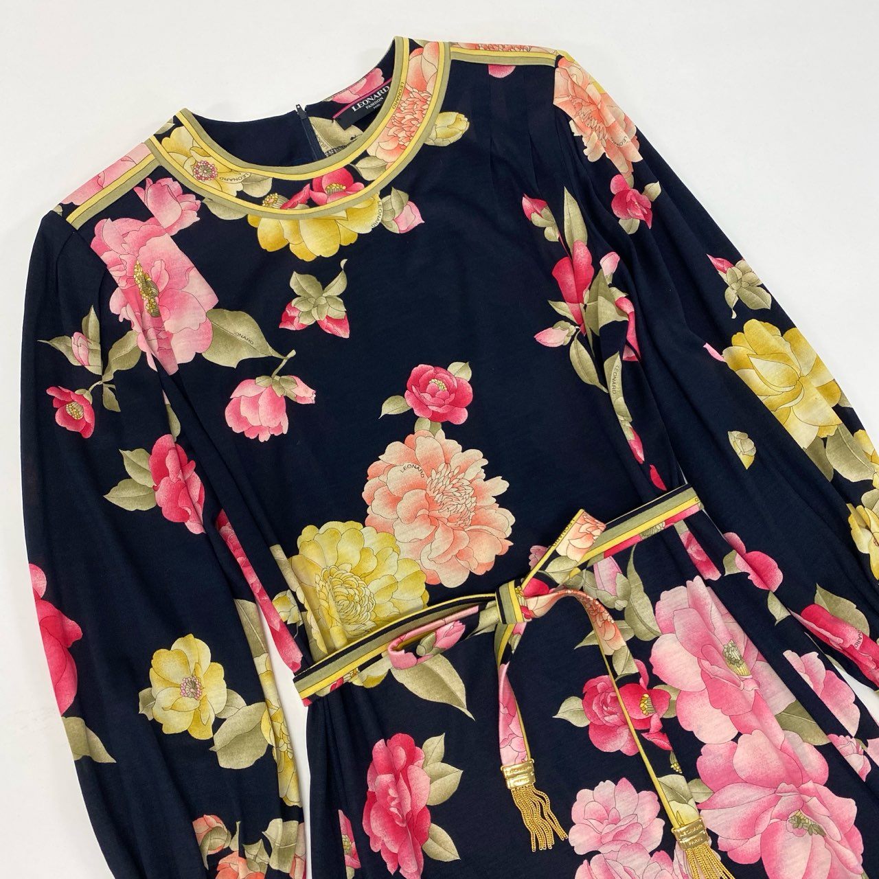 19k10 LEONARD レオナール 長袖ワンピース ロングワンピース クルーネック 花柄 0320100 Mサイズ ネイビー レディースu02t