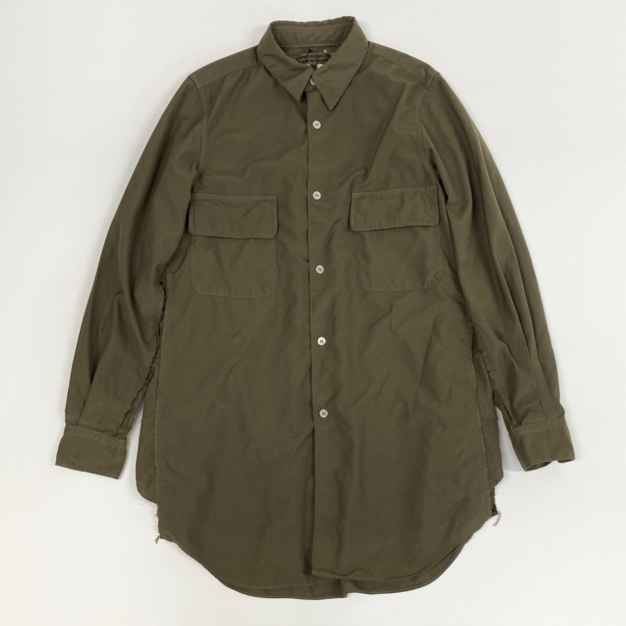Aj15 《極美品》COMME des GARCONS コムデギャルソン 製品染めエステルシャツ 23AW 長袖シャツ  RL-B007 XS カーキ メンズu02t