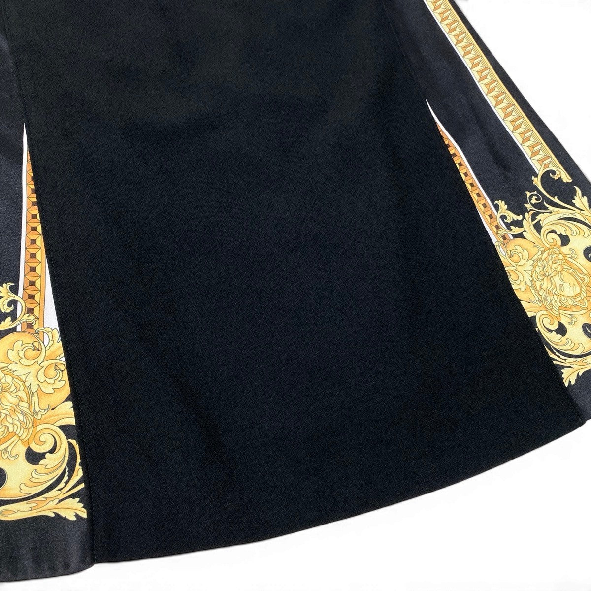 If25 VERSACE ヴェルサーチ ノースリーブワンピース ドレス バロック調 ミディ丈 レーヨン アセテート レディース 女性用 1006325 38 ブラックu02t