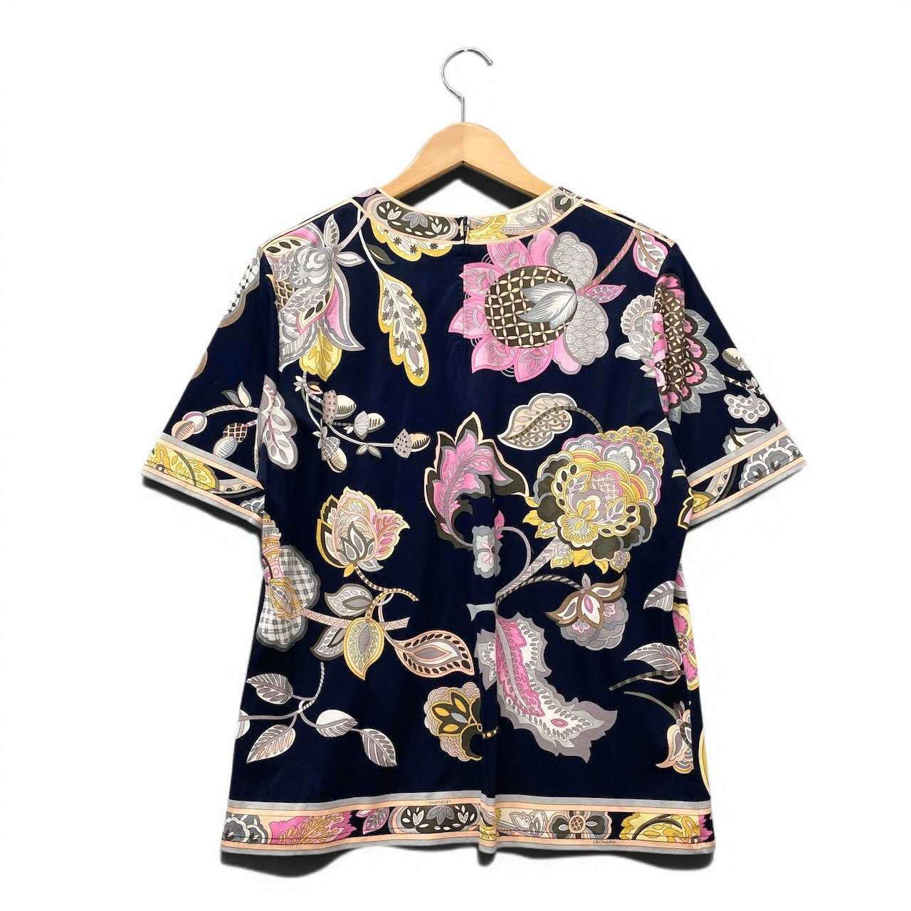 5g2 LEONARD レオナール 半袖Tシャツ 半袖カットソー 美しいプリント 総柄 0399608 42サイズ マルチカラー コットン100％ レディース 女性用u02t