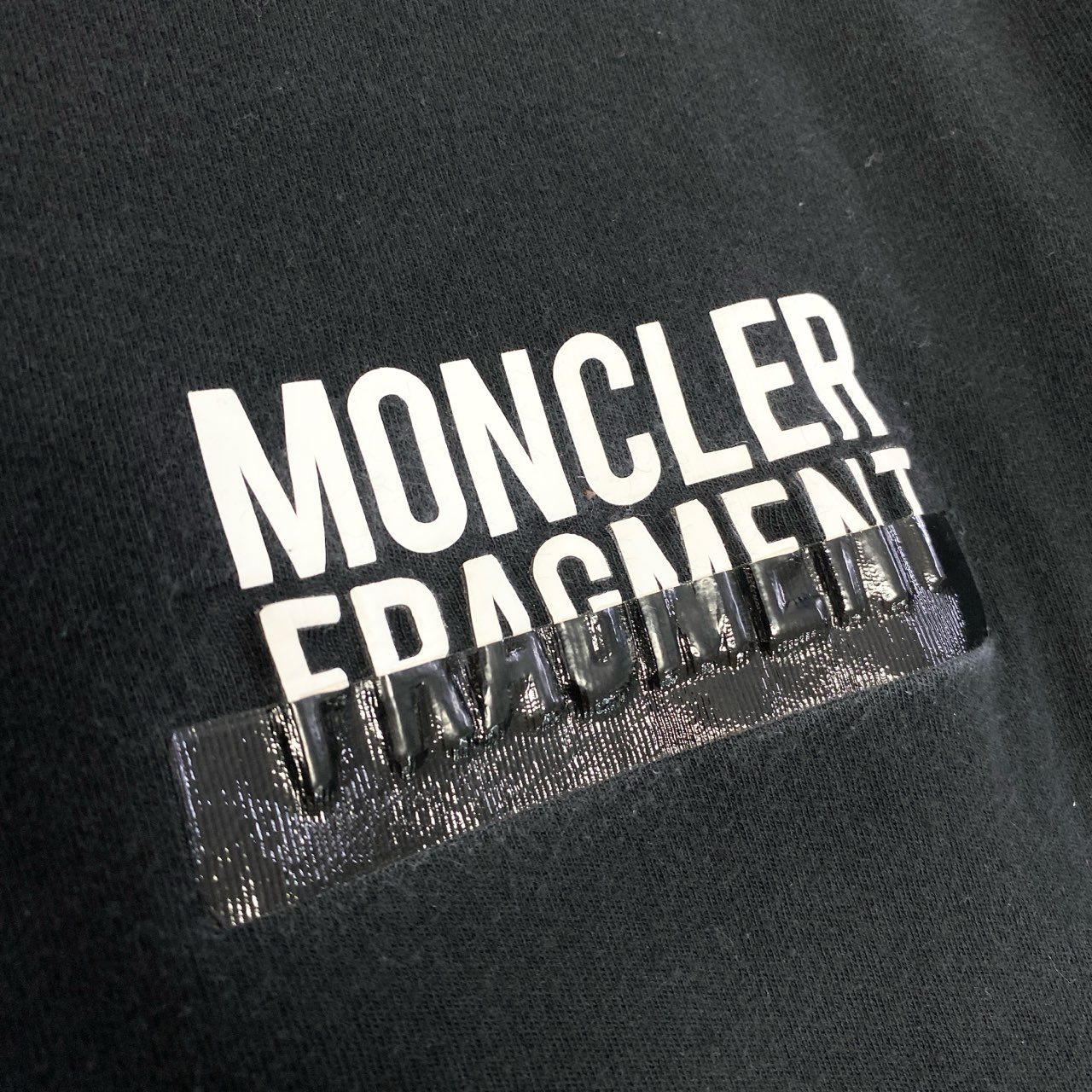 58c5 MONCLER モンクレール フラグメント マグリア Tシャツ 半袖Tシャツ E109U8000550 Mサイズ ブラック コットン100％ メンズ 男性用u02t
