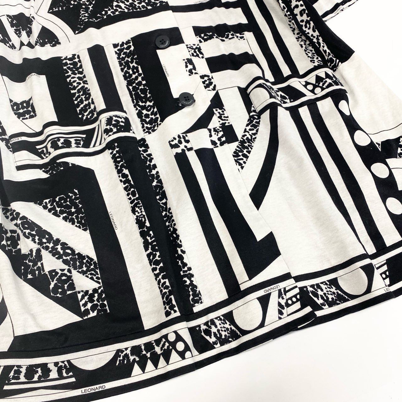 6b12 LEONARD レオナール 半袖カーディガン 美しいプリント チュニック丈 総柄 0359139 Lサイズ ホワイト ブラック コットン100％ レディース 女性用u02t