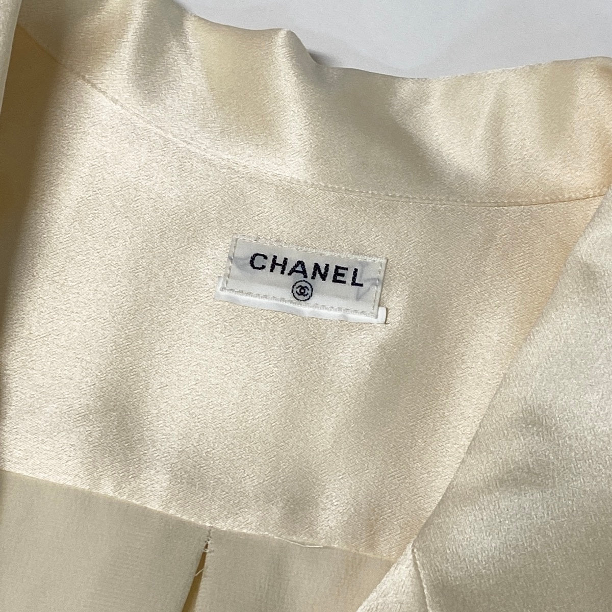 Cj28 【極美品】 CHANEL シルクブラウス ココマーク シェルボタン シャツ アイボリー レディース 女性用k02i