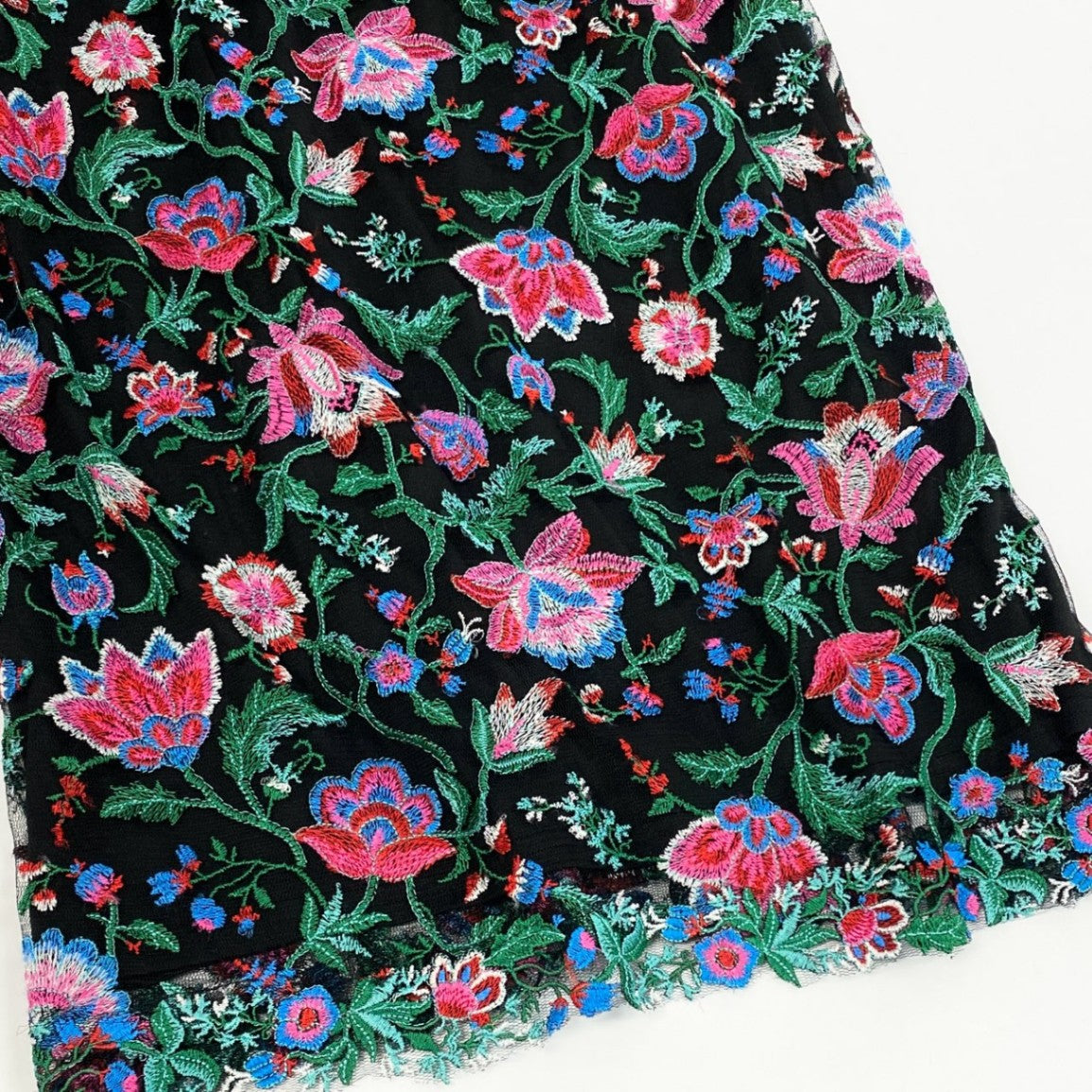 26j24 《美品》TADASHI SHOJI タダシショージ ノースリーブワンピース ドレス 花柄刺繍 膝丈 タイトシルエット◎ 2サイズ マルチカラー レディースu02t