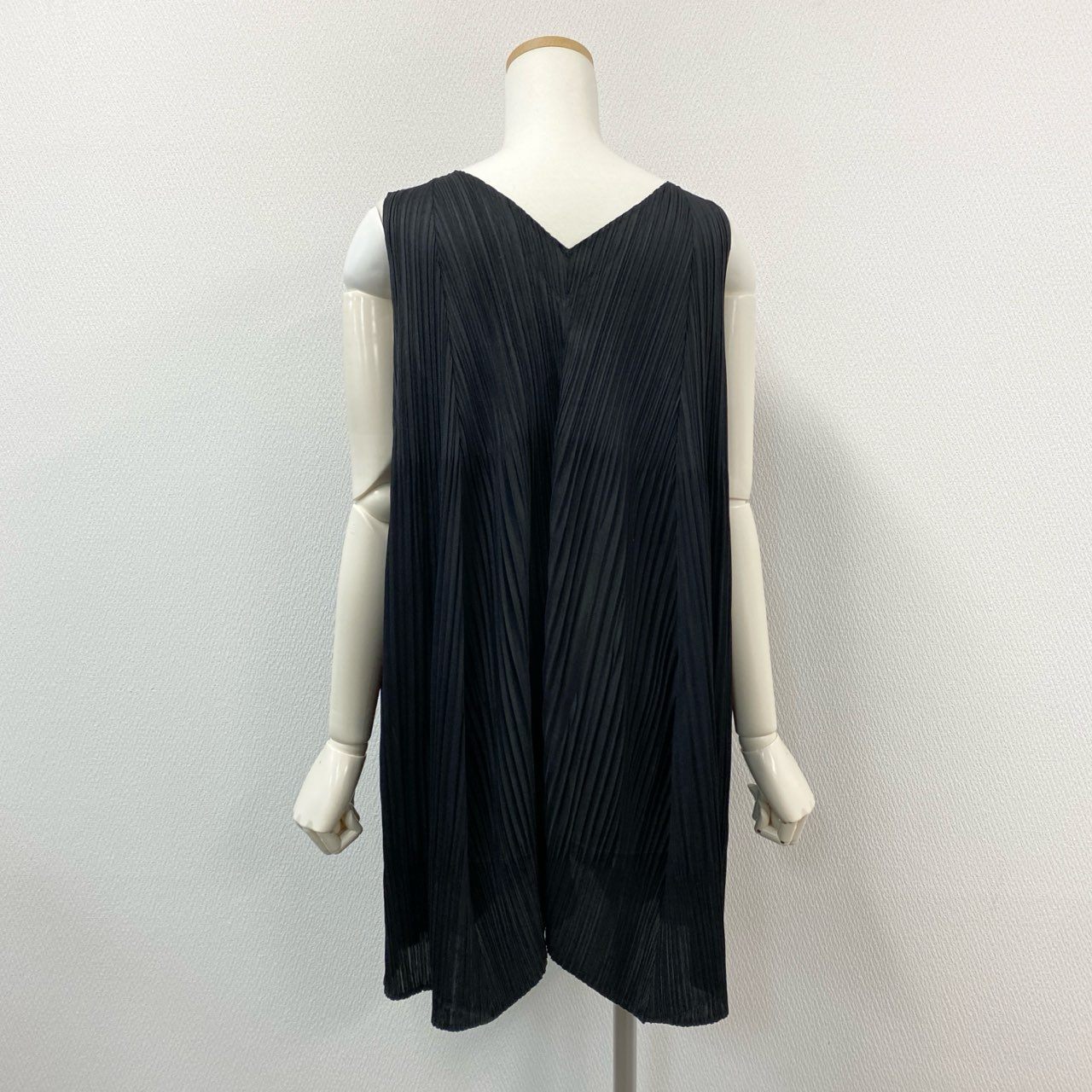 13j29 PLEATS PLEASE プリーツプリーズ ノースリーブカットソー チュニック プリーツ Vネック PP13-JT603 3サイズ ブラック レディースu02t