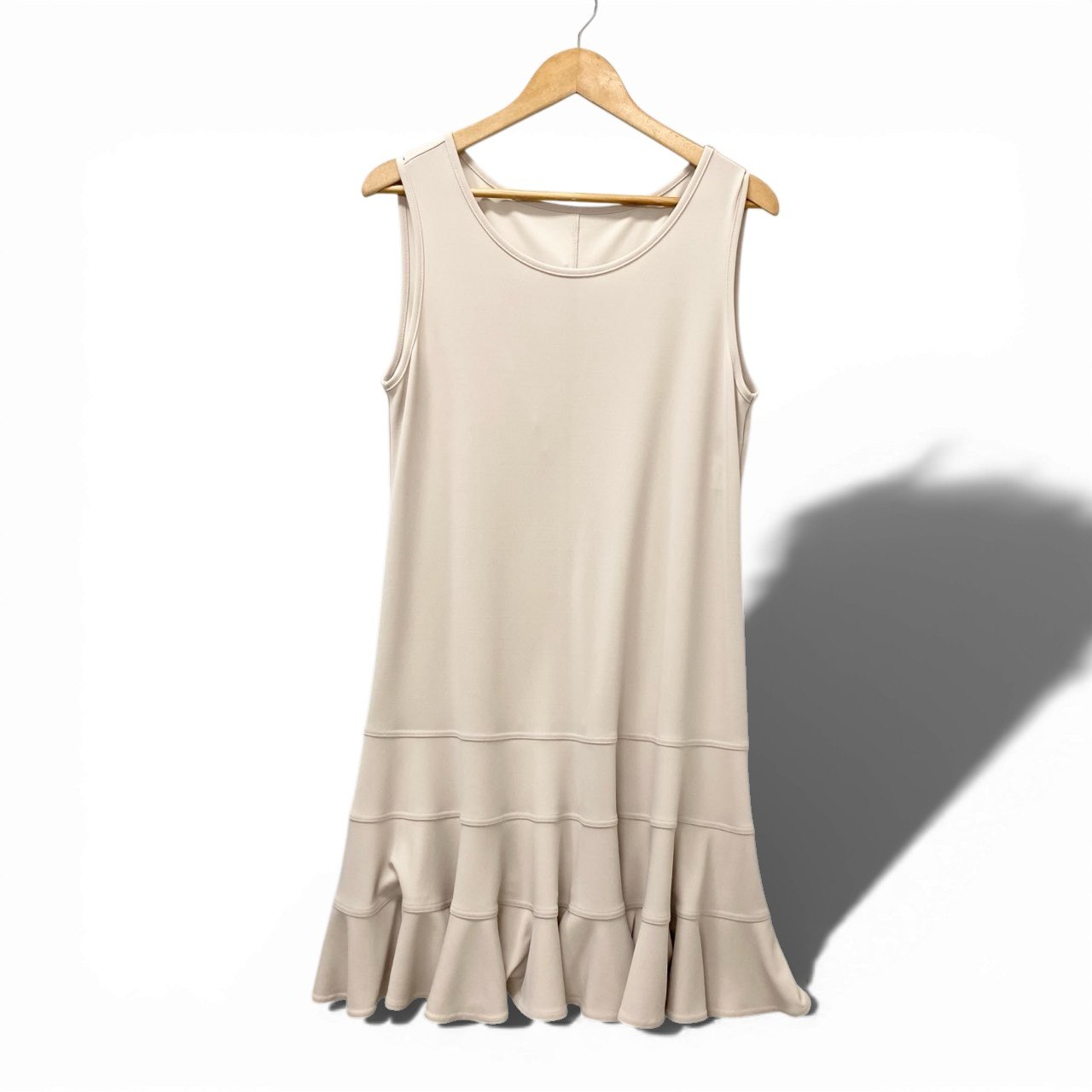 70b16 《美品》 TOKUKO 1er VOL トクコプルミエヴォル ノースリーブワンピース 裾フリル 膝丈 レディース 女性用 9 オフホワイトu02t