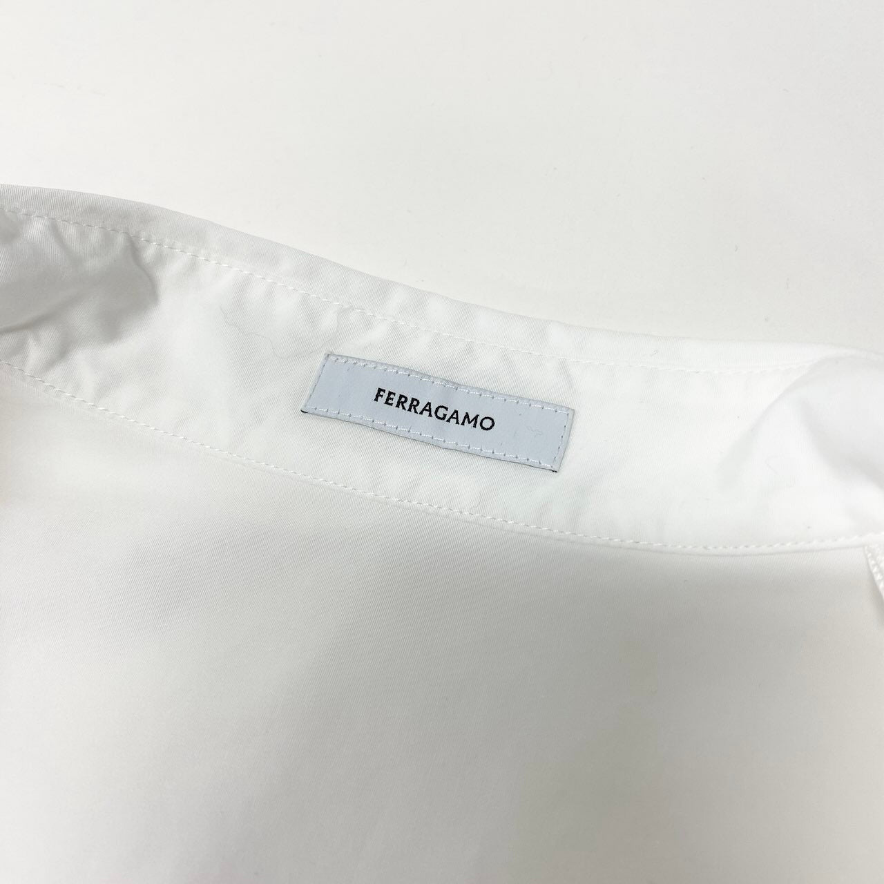 80e1 FERRAGAMO フェラガモ フロントクロス ロングスリーブシャツ コットンシャツ サイズ38 ホワイト コットン100％ レディース 女性服u02t