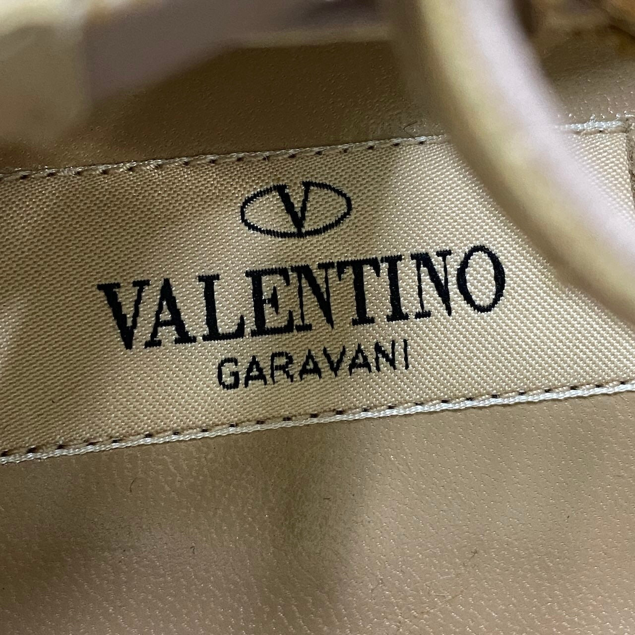 f11 【極美品】VALENTINO ヴァレンティノ ロックスタッズ フラットシューズ エナメル パンプス イタリア製 37サイズ ベージュ レザー レディース 女性用k02i
