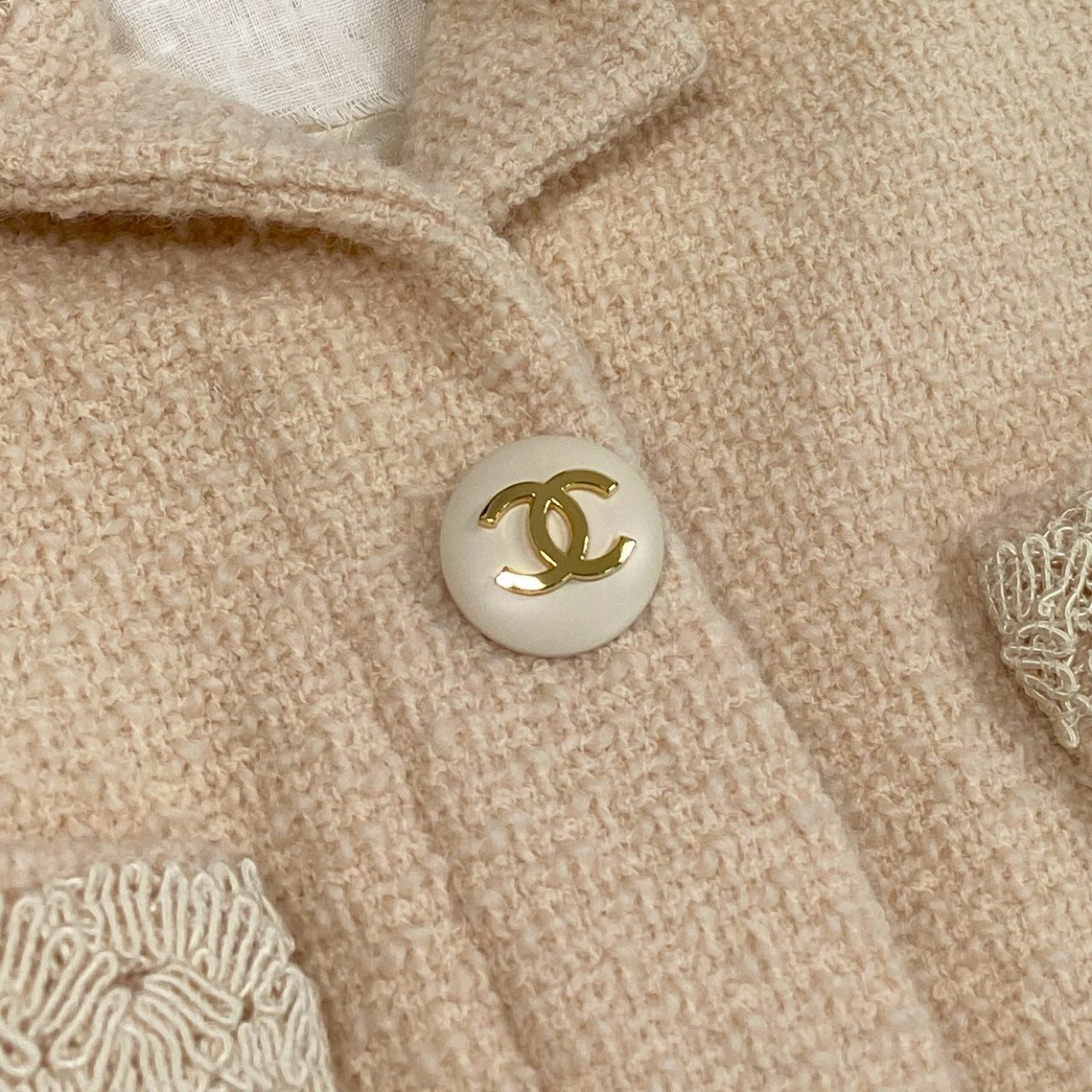 Cc3 CHANEL ヴィンテージ シャネル ココマークボタン ツイードジャケット スカート セットアップ  M相当 アイボリー レディース 女性用 スーツta1