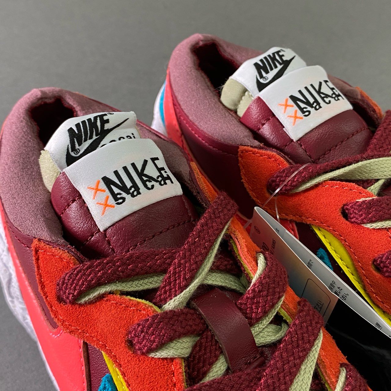 1a17 《美品》 NIKE ナイキ × KAWS カウズ × sacai サカイ Blazer Low ブレザーロー 23.5cm チームレッド スニーカー 箱付き