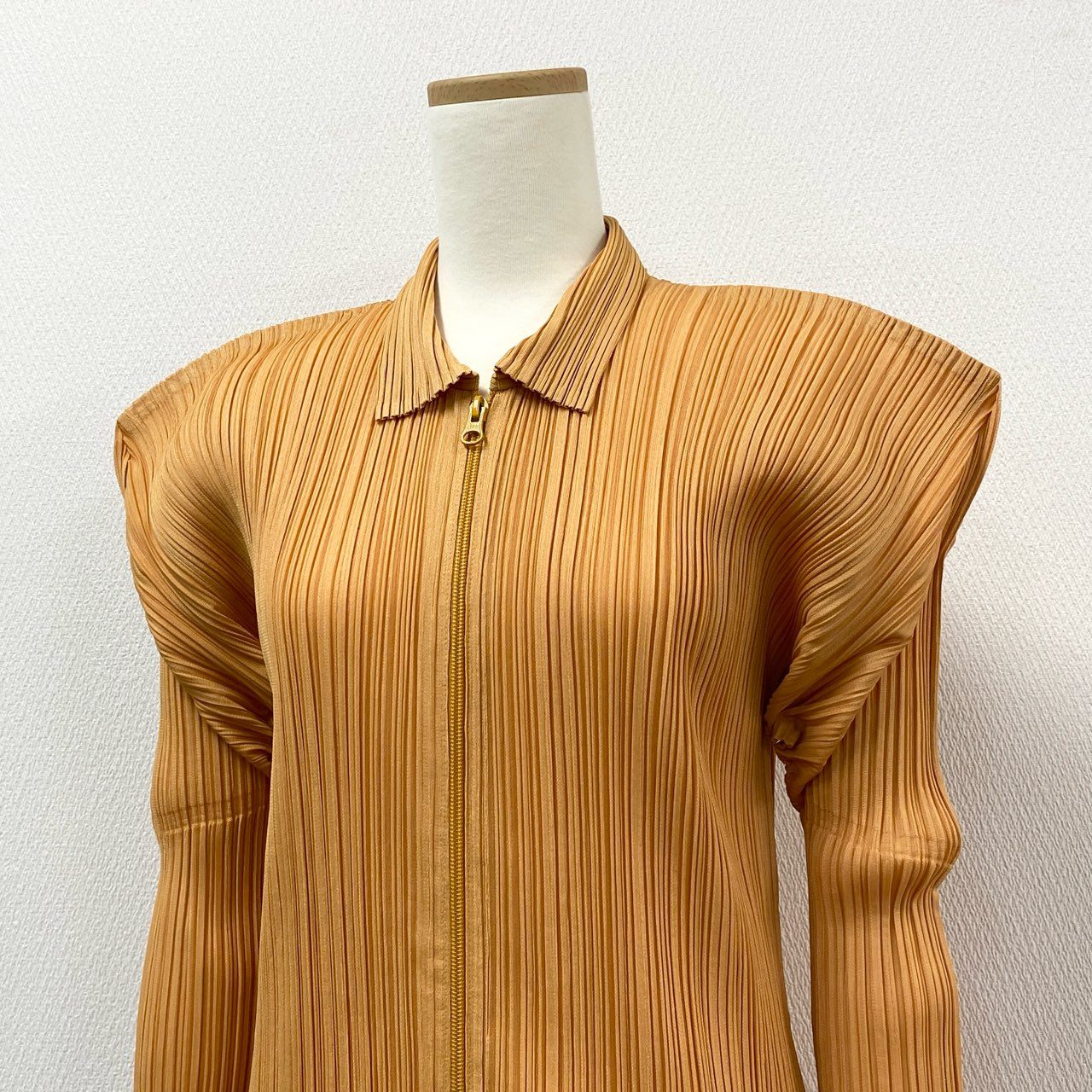 75i8 PLEATS PLEASE ISSEY MIYAKE プリーツプリーズ イッセイミヤケ チュニック丈 日本製 長袖 プリーツジャケット ジップアップ カーディガン 羽織 PP91-JD081 4 オレンジ レディースo07t