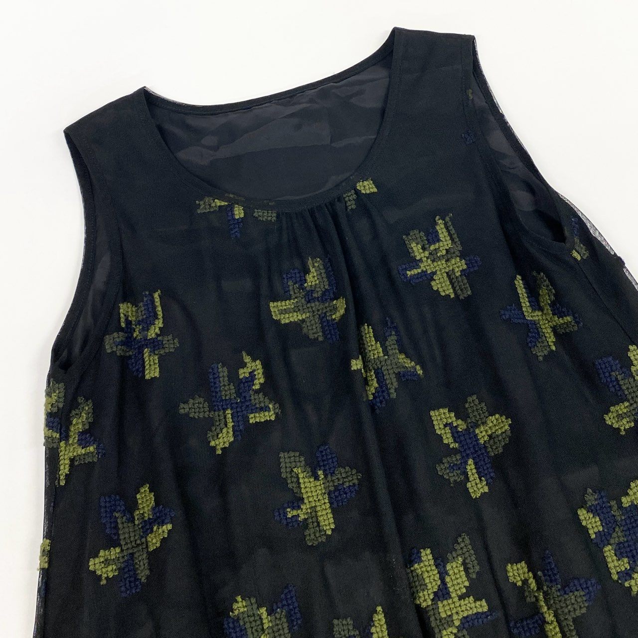 64k19《美品》 TOKUKO 1er VOL トクコプルミエヴォル ノースリーブワンピース 総柄刺繍 レイヤード風 重ねメッシュ 裾フリル○ レディース 9 ブラックu02t