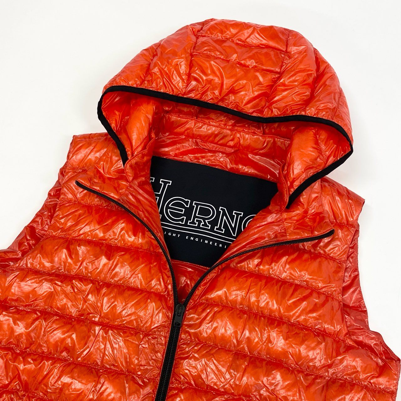 41j29 HERNO ヘルノ ライトダウンベスト ダウンジャケット アウター フード着脱可 17478-16333-3 48サイズ オレンジ メンズu02t