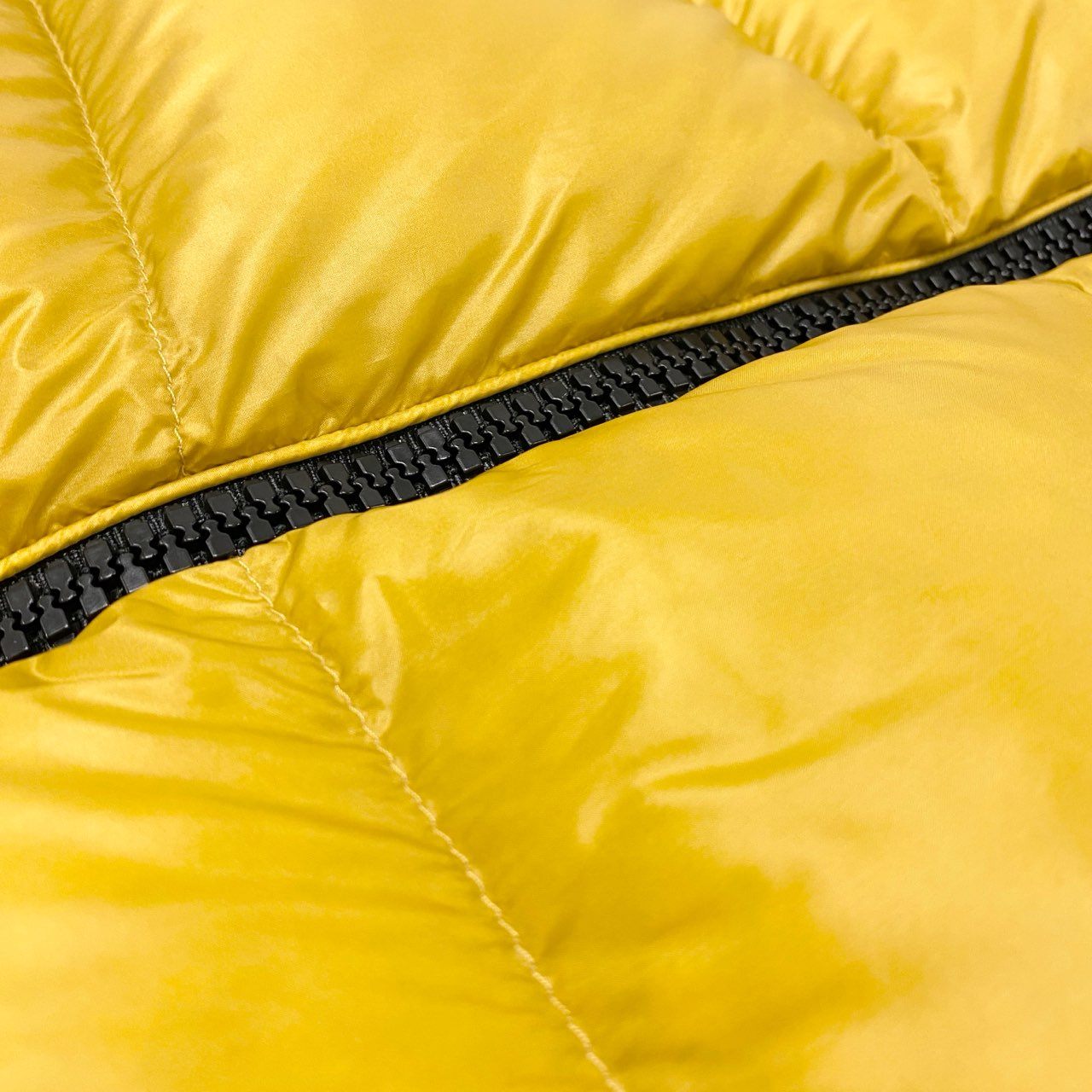 59k1 MONCLER モンクレール SERIN セリン ダウンジャケット ルーマニア製 D20934637349 0 イエロー ナイロン メンズo07t