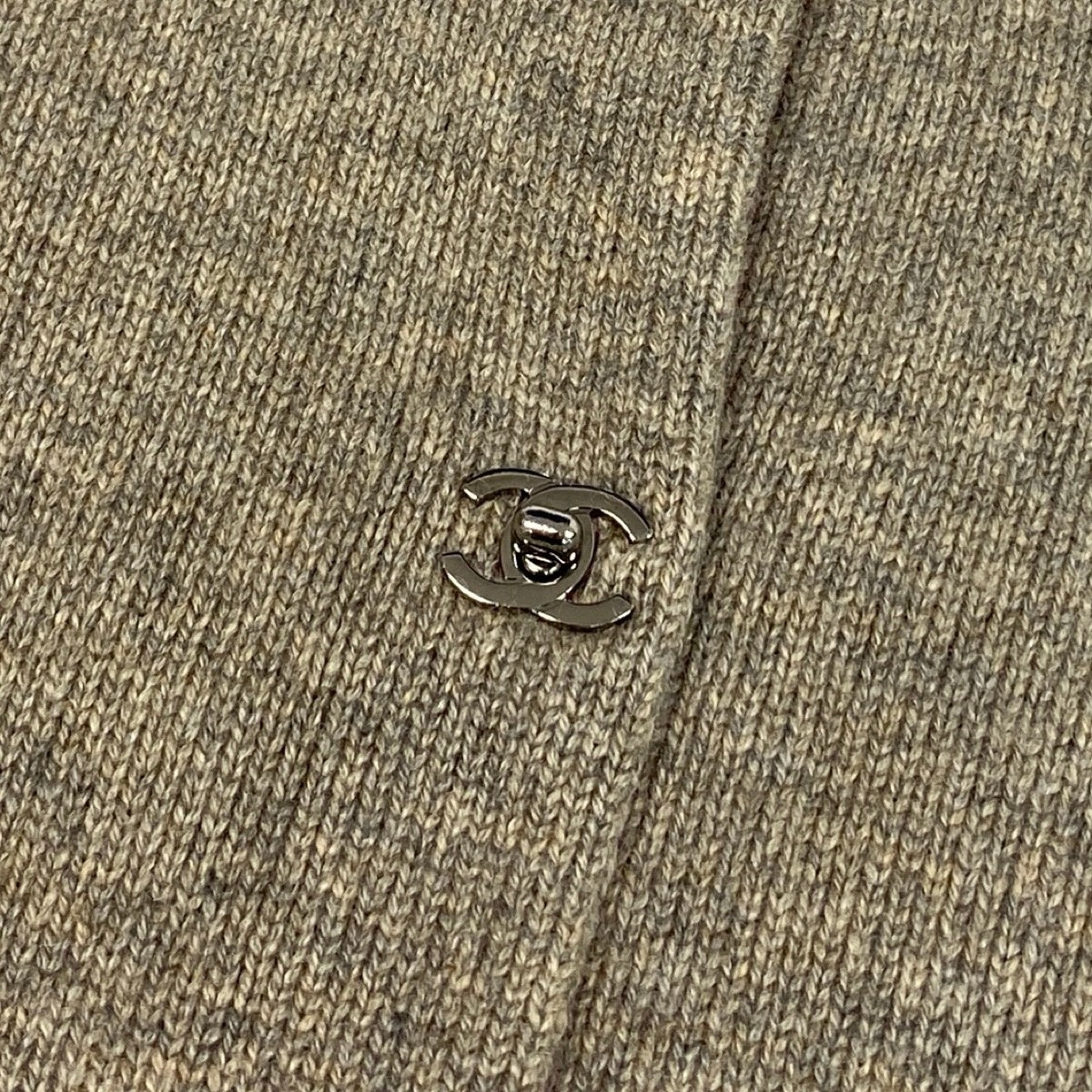 Cf29 【美品】 CHANEL シャネル 2013年 ターンロック ココマーク カシミヤ ニットカーディガン P46816 サイズ38 グレー ベージュ カシミア100％ レディースta1