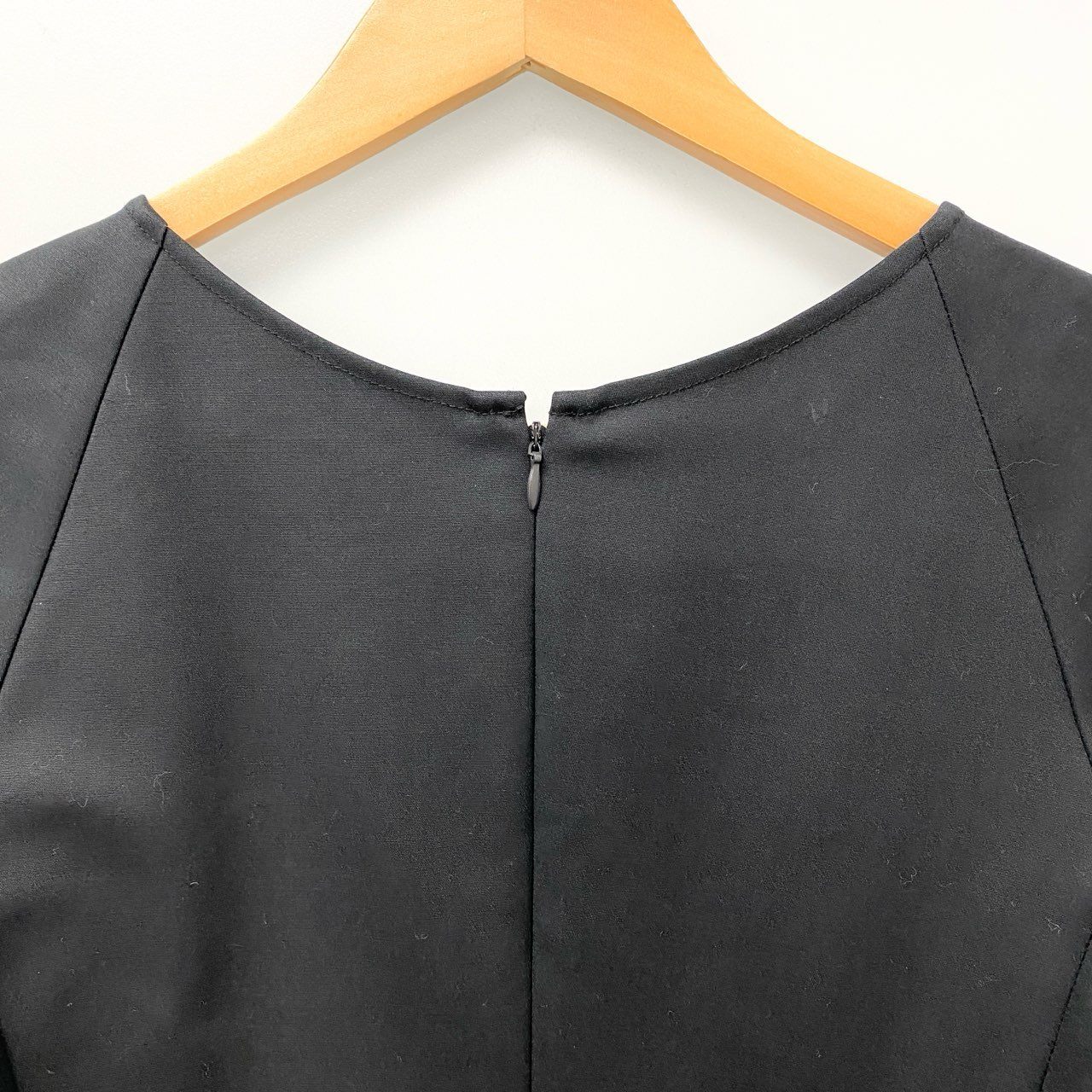 6c20 《極美品》 EMPORIO ARMANI エンポリオアルマーニ キャップスリーブ 半袖ワンピース 膝丈ワンピース 42 ブラック 2023年u02t