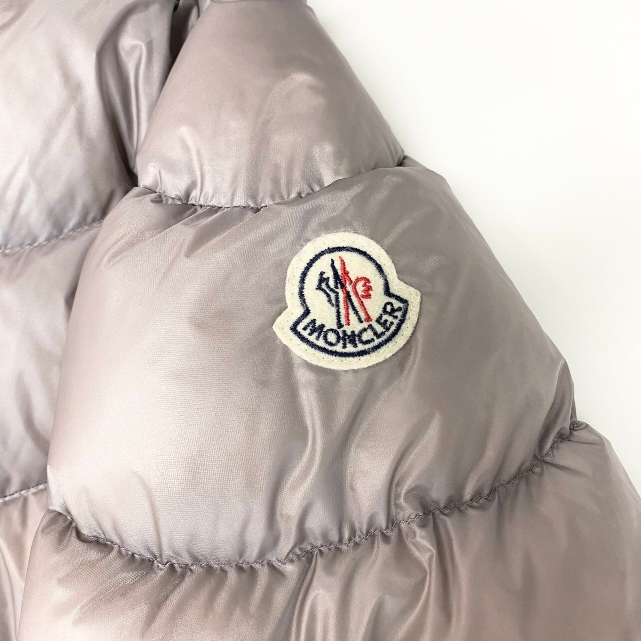 78d2 MONCLER モンクレール AKYLINA DOUDOUNE LEGERE ダウンジャケット フーデット ショートダウン ７分袖 軽量 レディース 女性服 サイズ０ ライトパープルo07t